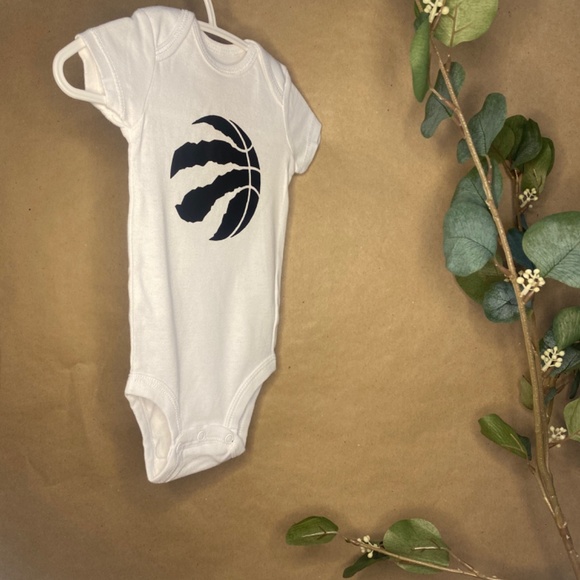 BRAND NEW - Trendy baby onesies - Picture 3 of 5